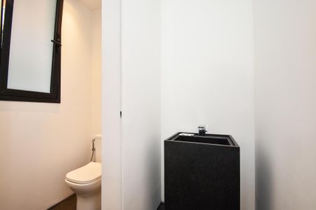 Casa à venda com 518m², 4 quartos e 4 vagas Casa à venda com 518m², 4 quartos e 4 vagaslavabo
