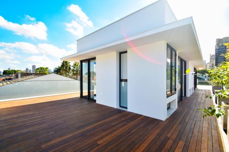 Casa à venda com 518m², 4 quartos e 4 vagas Casa à venda com 518m², 4 quartos e 4 vagasdeck varanda casa