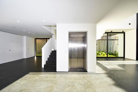Casa à venda com 518m², 4 quartos e 4 vagas Casa à venda com 518m², 4 quartos e 4 vagasacesso as salas e elevador