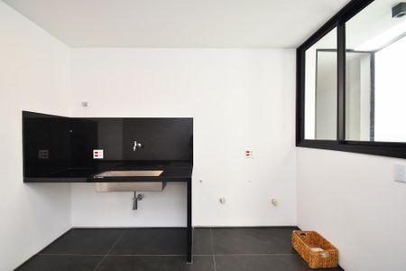 Casa à venda com 518m², 4 quartos e 4 vagas Casa à venda com 518m², 4 quartos e 4 vagaslavanderia