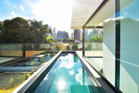 Casa à venda com 518m², 4 quartos e 4 vagas Casa à venda com 518m², 4 quartos e 4 vagasPiscina