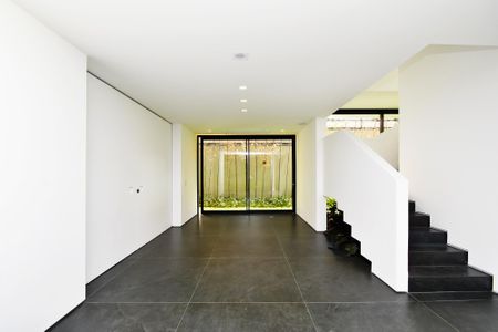 Casa à venda com 518m², 4 quartos e 4 vagas Casa à venda com 518m², 4 quartos e 4 vagasSala 1