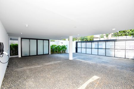 Casa à venda com 518m², 4 quartos e 4 vagas Casa à venda com 518m², 4 quartos e 4 vagasgaragem. com carregamento eletrico