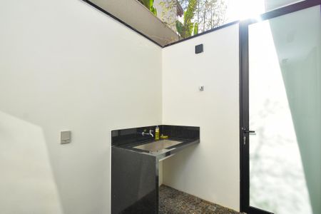 Casa à venda com 518m², 4 quartos e 4 vagas Casa à venda com 518m², 4 quartos e 4 vagaslavanderia