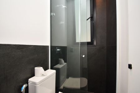 Casa à venda com 518m², 4 quartos e 4 vagas Casa à venda com 518m², 4 quartos e 4 vagasBanheiro de serviço