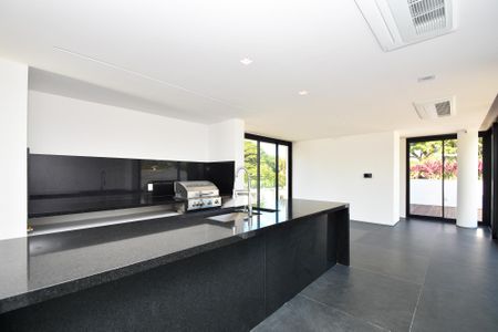 Casa à venda com 518m², 4 quartos e 4 vagas Casa à venda com 518m², 4 quartos e 4 vagaschurrasqueira e cozinha gourmet