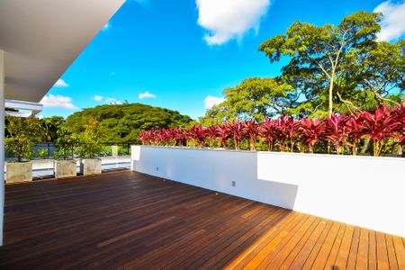 Casa à venda com 518m², 4 quartos e 4 vagas Casa à venda com 518m², 4 quartos e 4 vagasdeck varanda casa