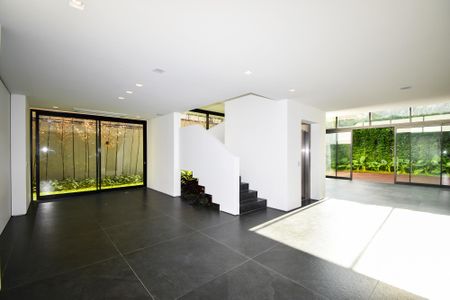 Casa à venda com 518m², 4 quartos e 4 vagas Casa à venda com 518m², 4 quartos e 4 vagasSala 1