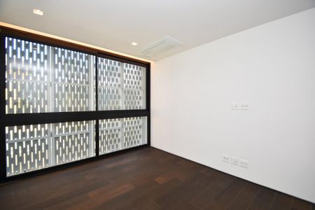 Casa à venda com 518m², 4 quartos e 4 vagas Casa à venda com 518m², 4 quartos e 4 vagassuite 1