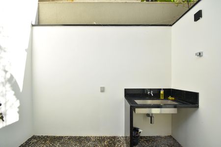 Casa à venda com 518m², 4 quartos e 4 vagas Casa à venda com 518m², 4 quartos e 4 vagaslavanderia