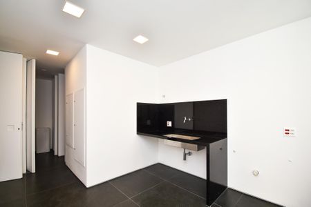 Casa à venda com 518m², 4 quartos e 4 vagas Casa à venda com 518m², 4 quartos e 4 vagaslavanderia