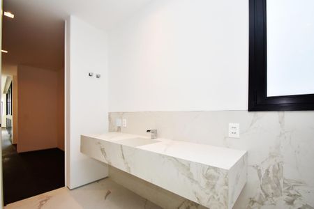 Casa à venda com 518m², 4 quartos e 4 vagas Casa à venda com 518m², 4 quartos e 4 vagasbanheiro suite 4 master (ela)