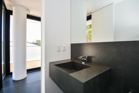 Casa à venda com 518m², 4 quartos e 4 vagas Casa à venda com 518m², 4 quartos e 4 vagasbanheiro churrasqueira