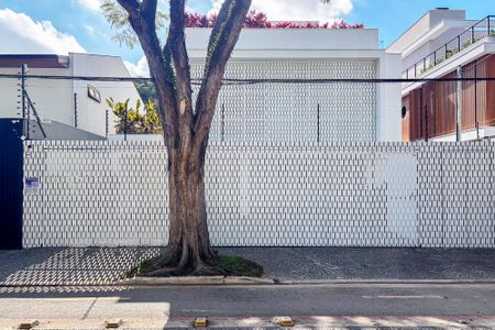 Casa à venda com 518m², 4 quartos e 4 vagas Casa à venda com 518m², 4 quartos e 4 vagasplaca instalada dia 05/06/26 Cod_YSQQ-194