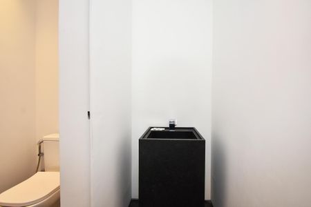 Casa à venda com 518m², 4 quartos e 4 vagas Casa à venda com 518m², 4 quartos e 4 vagaslavabo