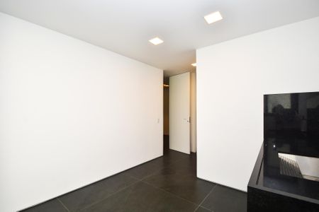 Casa à venda com 518m², 4 quartos e 4 vagas Casa à venda com 518m², 4 quartos e 4 vagaslavanderia