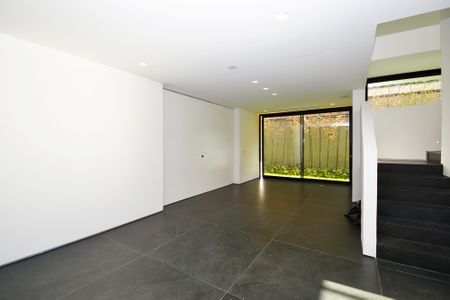 Casa à venda com 518m², 4 quartos e 4 vagas Casa à venda com 518m², 4 quartos e 4 vagasSala 1