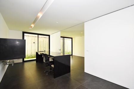 Casa à venda com 518m², 4 quartos e 4 vagas Casa à venda com 518m², 4 quartos e 4 vagascozinha