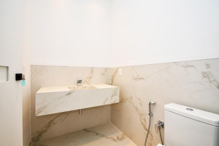 Casa à venda com 518m², 4 quartos e 4 vagas Casa à venda com 518m², 4 quartos e 4 vagasbanheiro suite 2