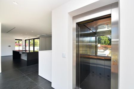 Casa à venda com 518m², 4 quartos e 4 vagas Casa à venda com 518m², 4 quartos e 4 vagas3º andar