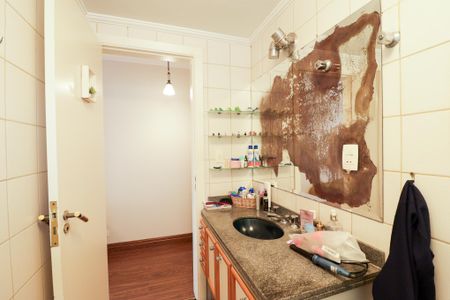 Apartamento à venda com 160m², 4 quartos e 3 vagasBanheiro da Suíte 2