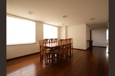 Apartamento à venda com 167m², 4 quartos e 5 vagasÁrea comum - Salão de festas