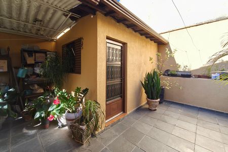 Casa à venda com 137m², 3 quartos e 4 vagasQuintal