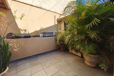 Casa à venda com 137m², 3 quartos e 4 vagasQuintal