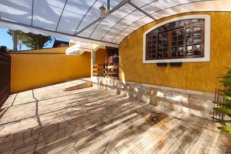 Casa à venda com 137m², 3 quartos e 4 vagasQuintal - Garagem