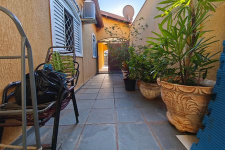 Casa à venda com 137m², 3 quartos e 4 vagasQuintal