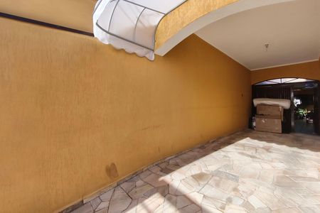 Casa à venda com 137m², 3 quartos e 4 vagasQuintal - Garagem