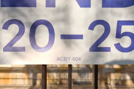 Casa à venda com 137m², 3 quartos e 4 vagasPLACA ISTALADA NA FACHADA  ACBY - 604