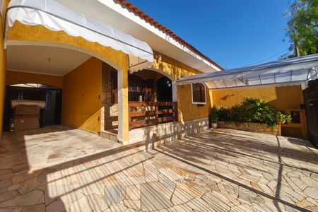 Casa à venda com 137m², 3 quartos e 4 vagasQuintal - Garagem