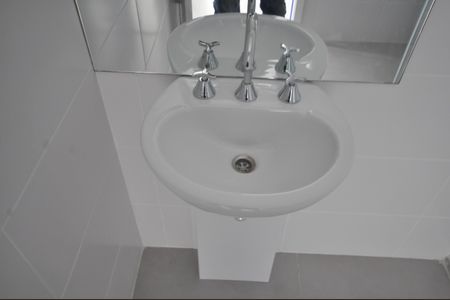 Banheiro de kitnet/studio para alugar com 1 quarto, 26m² em Tucuruvi, São Paulo