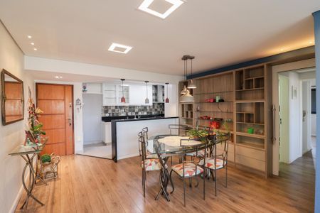 Apartamento para alugar com 90m², 2 quartos e 3 vagas Apartamento para alugar com 90m², 2 quartos e 3 vagasSala
