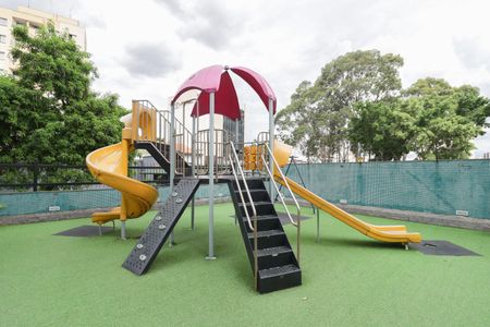 Apartamento para alugar com 90m², 2 quartos e 3 vagas