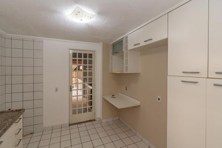 Casa de condomínio à venda com 120m², 3 quartos e 2 vagas Casa de condomínio à venda com 120m², 3 quartos e 2 vagasCozinha