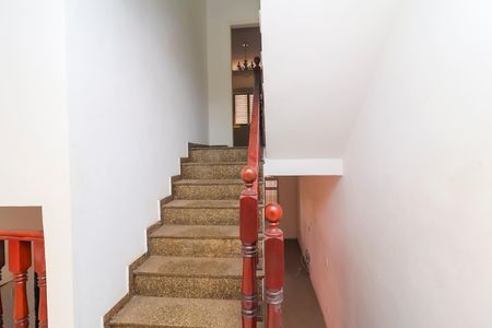 Casa à venda com 155m², 3 quartos e 2 vagasEscada