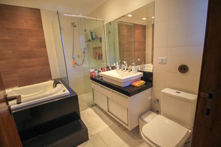 Casa à venda com 330m², 4 quartos e 3 vagas