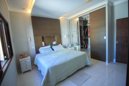 Casa à venda com 330m², 4 quartos e 3 vagas
