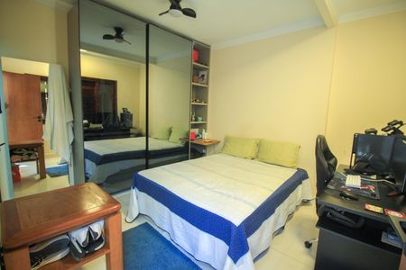 Casa à venda com 330m², 4 quartos e 3 vagas