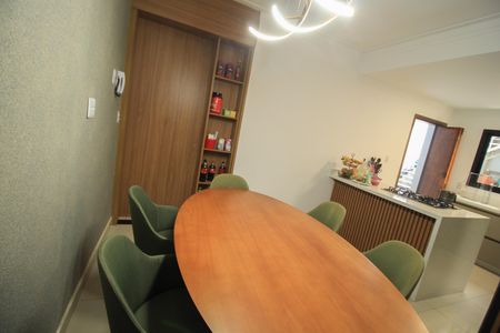 Casa à venda com 330m², 4 quartos e 3 vagas