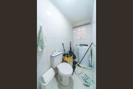 Casa à venda com 249m², 3 quartos e 7 vagas Casa à venda com 249m², 3 quartos e 7 vagasBanheiro de serviço