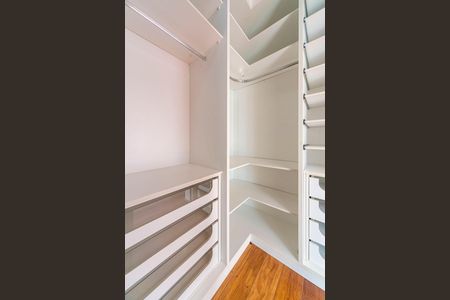 Casa à venda com 249m², 3 quartos e 7 vagas Casa à venda com 249m², 3 quartos e 7 vagasCloset do Quarto 3