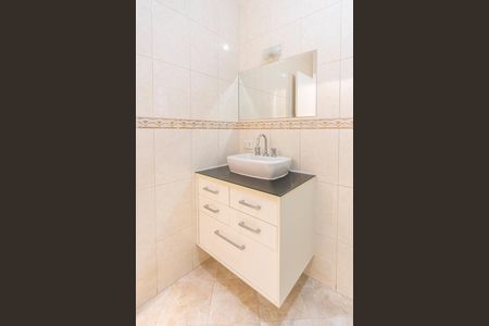 Casa à venda com 249m², 3 quartos e 7 vagas Casa à venda com 249m², 3 quartos e 7 vagasBanheiro Social