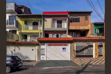 Casa à venda com 249m², 3 quartos e 7 vagas Casa à venda com 249m², 3 quartos e 7 vagasFachada