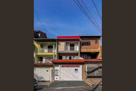 Casa à venda com 249m², 3 quartos e 7 vagas Casa à venda com 249m², 3 quartos e 7 vagasFachada