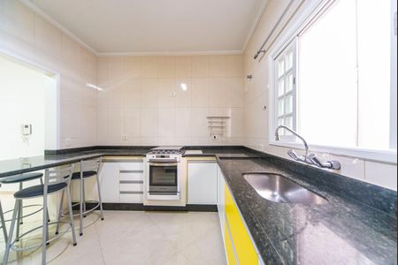 Casa à venda com 249m², 3 quartos e 7 vagas Casa à venda com 249m², 3 quartos e 7 vagasCozinha