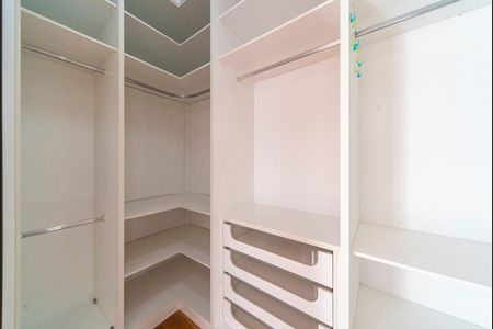 Casa à venda com 249m², 3 quartos e 7 vagas Casa à venda com 249m², 3 quartos e 7 vagasCloset do Quarto 3