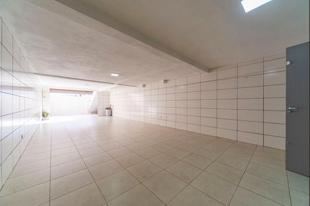 Casa à venda com 249m², 3 quartos e 7 vagas Casa à venda com 249m², 3 quartos e 7 vagasGaragem